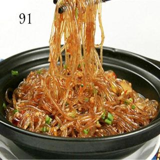 Fideos de soja con salsa de soja y carne cerdo molido