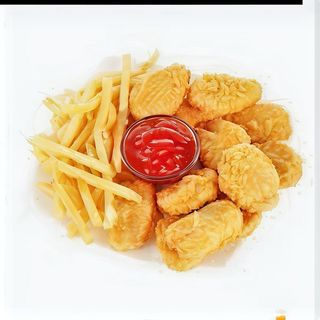 Nuggets de pollo con patatas fritas