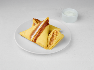 Налисники з яблуками та карамеллю