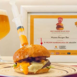 Menú Hamburguesa BACONERA 3ª MEJOR BURGER DE ARAGÓN + Patatas + bebida