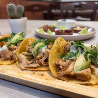 Tacos De Carnitas (4 Uds.)