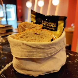 Servicio De Pan Y Picos.