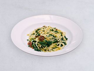 Spaghetti Bucatini con Spinaci