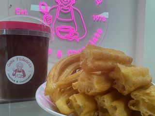 Combo de 6 porras + 6 churros lazo + 1 litro de chocolate 