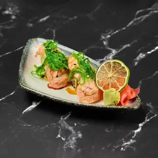 Hot Salmon Nigiri 2 komada