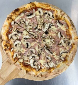 Pizza Capricosa