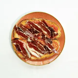 Pan Payés Con Tomate Y Jamón Ibérico