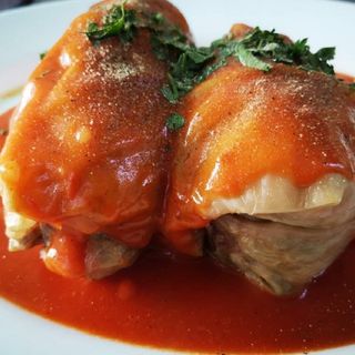 GOŁĄBKI PROSTO Z NASZEGO PIECA W SOSIE POMIDOROWYM DUSZONE W ROSOLE (DWIE SZT. (600 g)