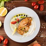 Лосось гриль под сливочным соусом