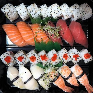 Combo E1 Sushi Box Premium (28 Pzs.)