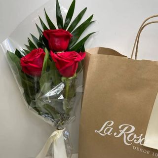 RAMO ROSAS ROJAS 3 TALLOS