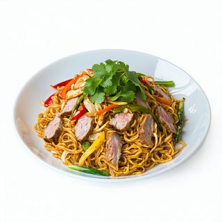 25c. Tallarines con verduras, carne y gambas