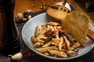 Paste cu pui și ciuperci