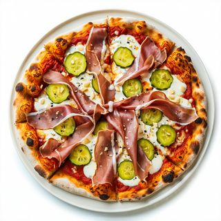 Пица с шунка и  кисели краставички