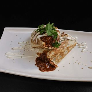 Burrito de pollo con mole