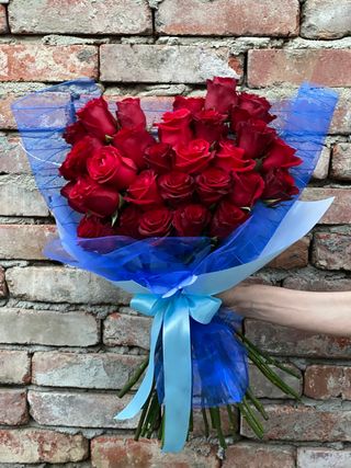 გულის ფორმის ვარდების თაიგული  (30 ცალი ვარდით) 