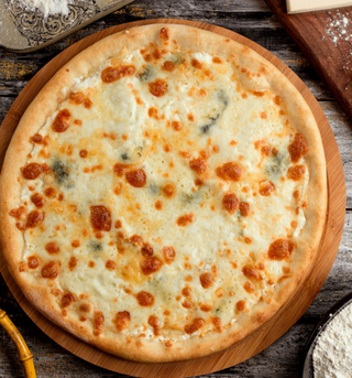 Pizza de quatro quesos (32 cm.)