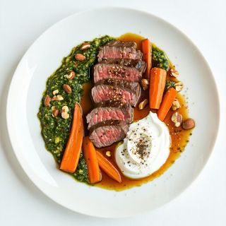 Medaglione di manzo al pesto di peperoni e nocciole