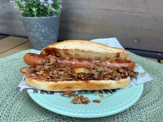 Хот Дот BBQ с бекон