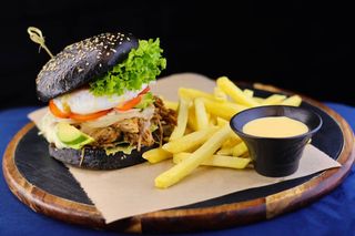 Бургер з рваною свининою (350/100/50г)