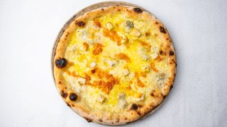 Pizza Quattro Formaggi - restoranska