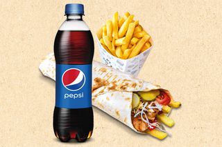 Kebab pui cașcaval + cartofi pai +Pepsi