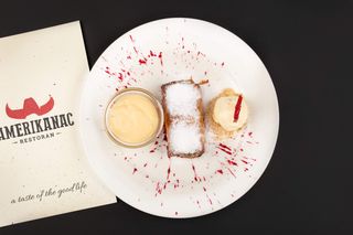 Štrudla od jabuka u vanilla sosu