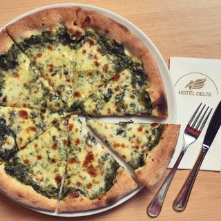Pizza cu spanac Ø 32cm