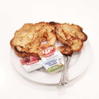 Croissant mantequilla y mermelada 