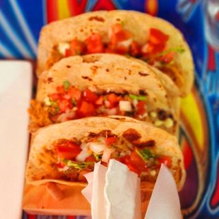 Tacos De Trigo Artesanal De Ternera Mechada (3 uds.)