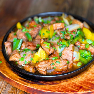 Свинина с овощами и ананасом на жаровне