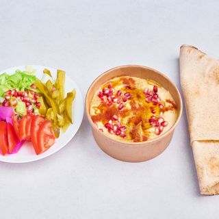 Hummus House 350 gram w zestawie z pitą i warzywami