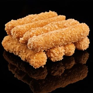 Сирні палички з ягідним соусом