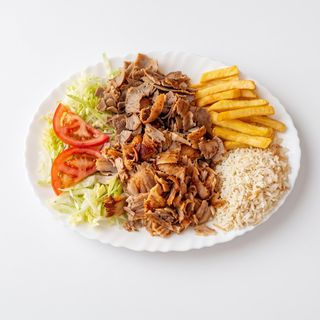 Plato Kebab Con Bebida