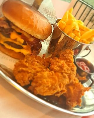 Cheeseburger & Strips menu