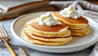 Naleśnik 2 szt. z twarożkiem waniliowym, śmietana