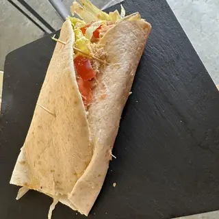 Superenrollado de Tofu, Lechuga, Tomate y Queso de Untar