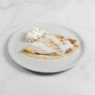 Crêpe con zucchero e panna