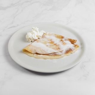 Crêpe con zucchero e panna