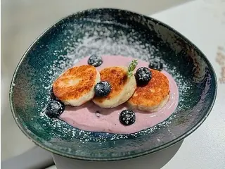 Сирники з лохиною та чорничним йогуртом (210g)