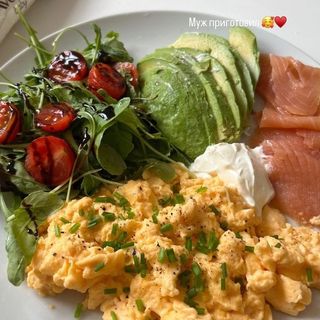 Avo Salmon Omlette & Mix Greens