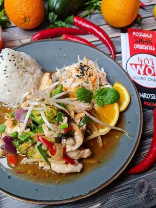 Kurczak na ostro średnio pikantne cała porcja