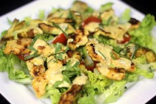 Sałatka z grillowanym kurczakiem 