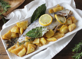 Spigola 800g/1000g al forno spinato con patate