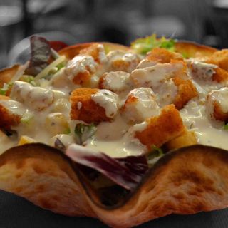 Ensalada Cesar en  molde de pan