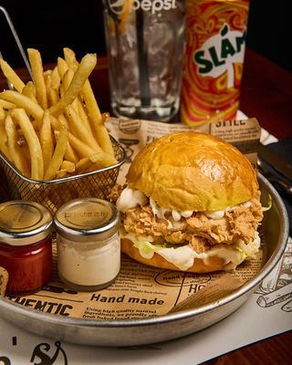 Crispy chicken burger