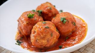 Albóndigas en salsa de tomate (ración)