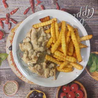 Пиле с Гъбен Сос и пържени картофки (400гр.)