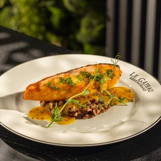 ორაგულის სტეიკი ფორთოხლის სოუსით