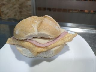 Bocadillo Francesa Con  Jamón Y Queso